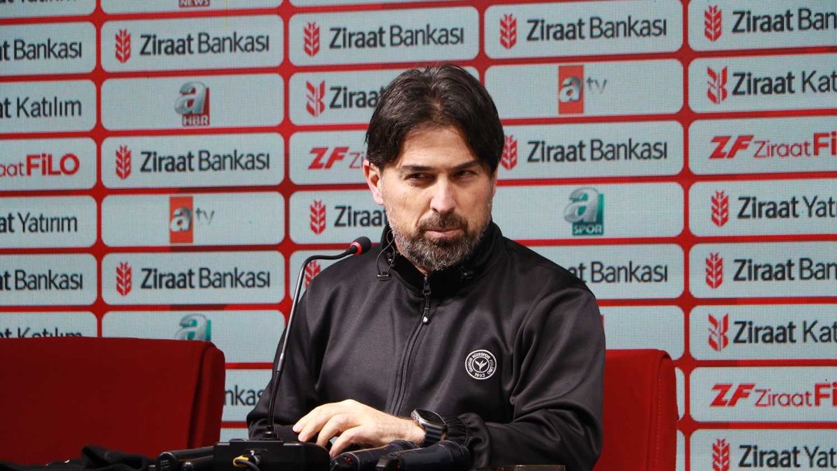 Çaykur Rizespor'da İlhan Palut: Başımızı belaya soktuk! Çaykur Rizespor'da İlhan Palut: Başımızı belaya soktuk!