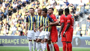 SON DAKİKA: Fenerbahçeli futbolculardan Sivasspor maçında hakeme itiraz! Bu pozisyonda penaltı beklediler