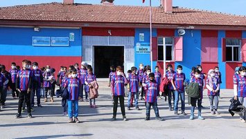 Trabzonspor Diyarbakırlı çocuklara forma gönderdi