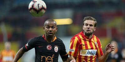 Galatasaray üçlü savunmayı sevdi