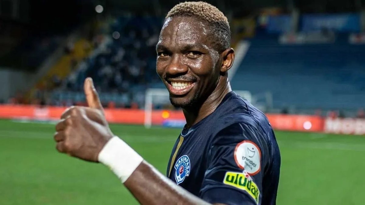 Omeruo Cluj'a Veda Etti, Osimhen'e Türkiye'de Rekabet Uyarısı: 'Burada Fazla Oyuncu!'