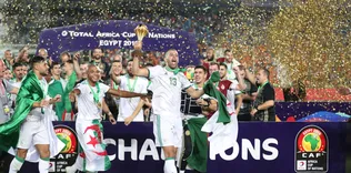 Slimani’den büyük skandal! Kupa töreninde kavga...