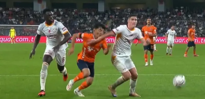 basaksehir-galatasaray-macinda-penalti-karari-1788546469758.jpg