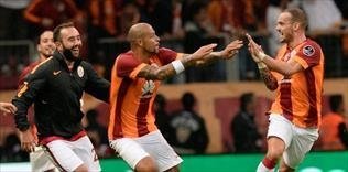 Melo-Sneijder 11'e dönüyor