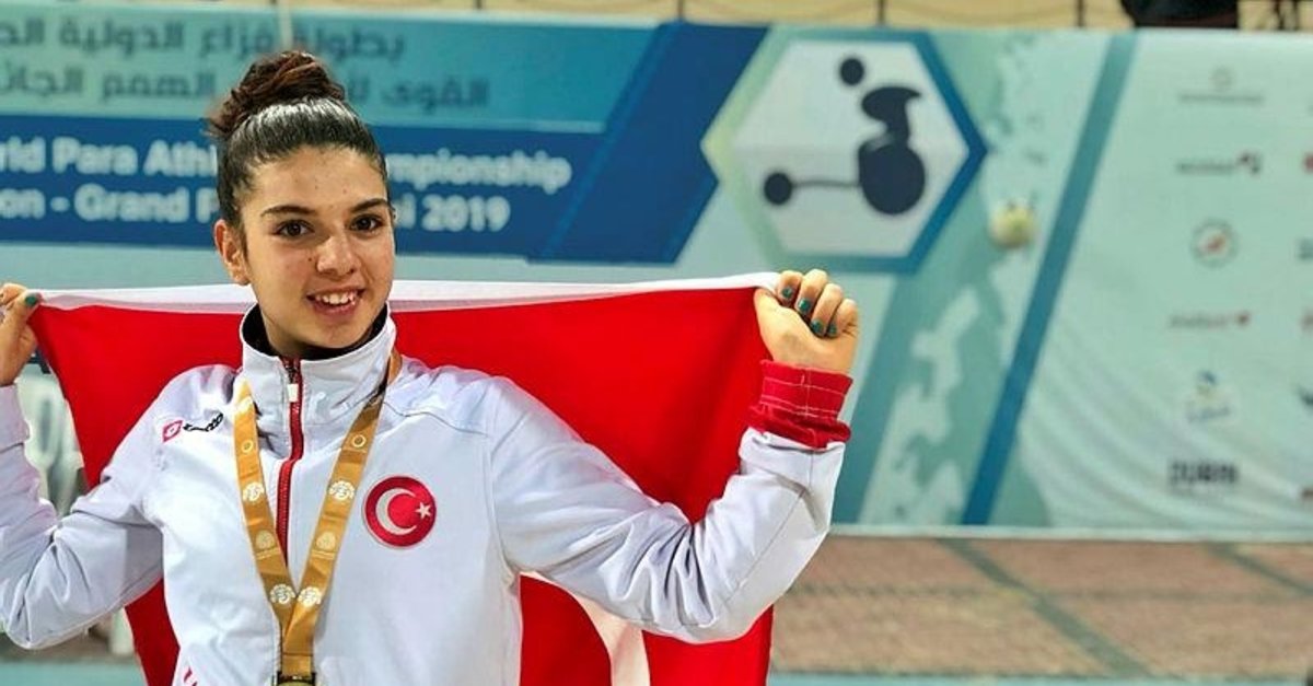 Esra Bayrak’tan altın madalya