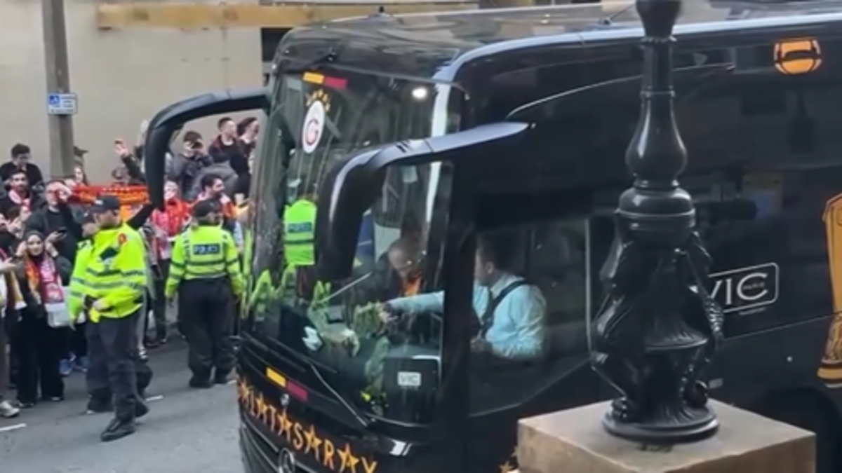 Galatasaray kafilesi Liverpool maçı için Anfield'a hareket etti!