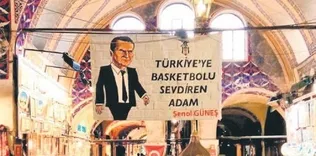Kapalıçarşı’da Şenol Güneş pankartı