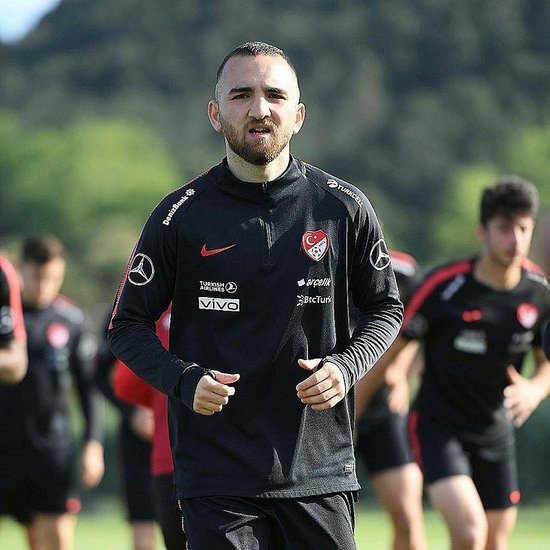 Son Dakika Transfer Haberleri Besiktas In Gundemindeki Erkan Eyibil Antalyaspor La 5 Yillik Sozlesme Imzaladi Fotomac