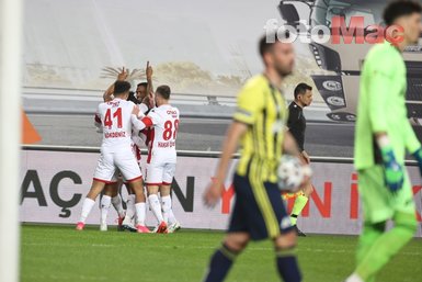 Son dakika spor haberi: Fenerbahçe-Antalyaspor maçında İrfan Can Kahveci ilk kez sahada! Taraftar...