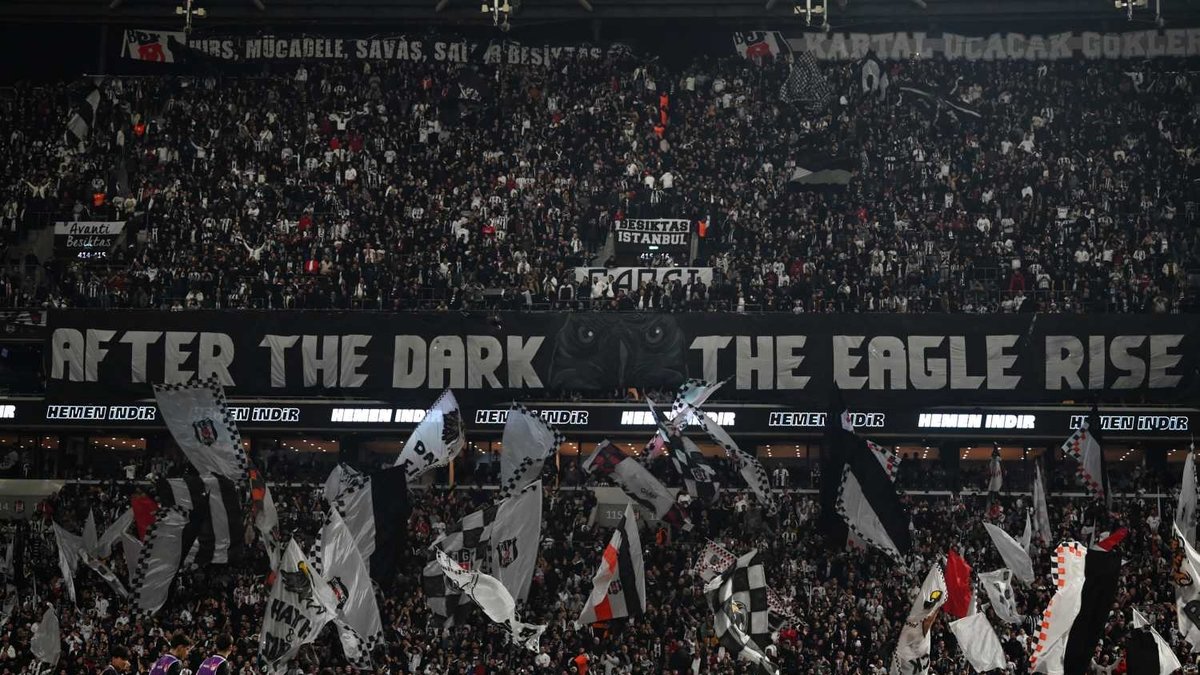 Beşiktaşlı taraftarlardan protesto! Oyuncular sakinleştirdi