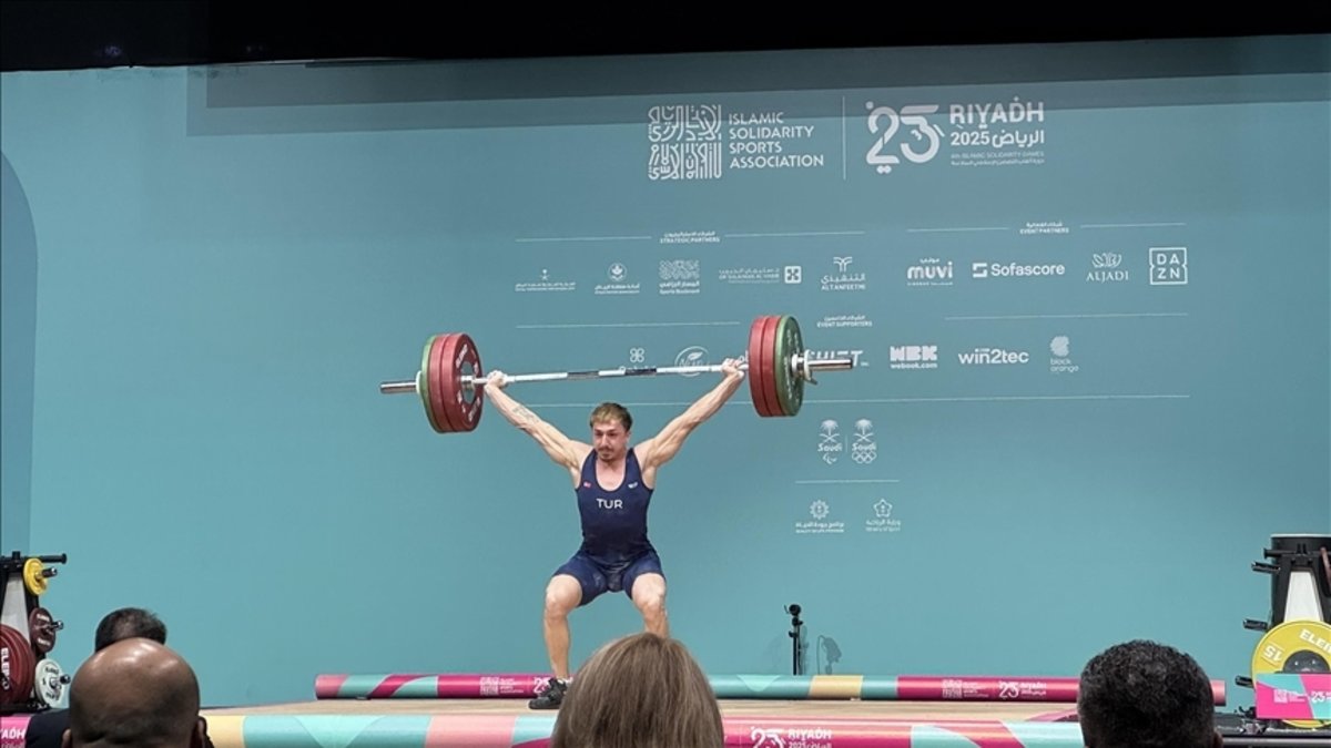 Milli halterci Yusuf Fehmi Genç yeni sıkletinde ikinci kez Avrupa rekoru peşinde!