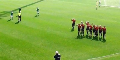 Milli futbolculardan gol sonrası asker selamı