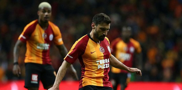 Sağ bekte görev Şener’in