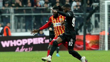 Adebayor’dan şok ayrılık!