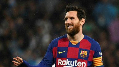Messi misses Barcelona training after decision to stay