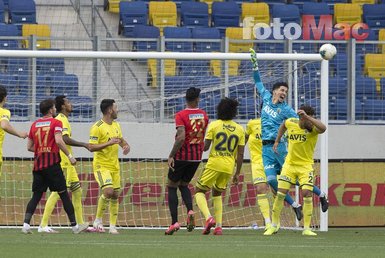 Son dakika haberleri: İlk transfer uçağı kalkıyor! Galatasaray'ın istediği isim Fenerbahçe için geliyor