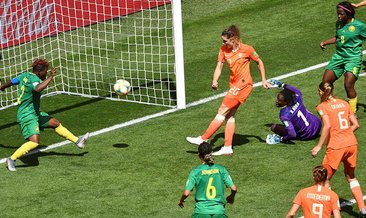 Hollanda son 16'yı garantiledi