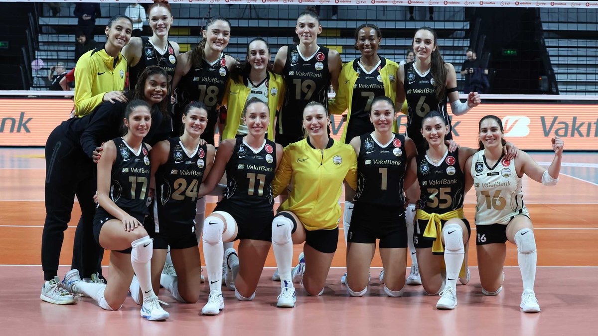 Şampiyonluk serisinde ilk maçında Vakıfbank, Fenerbahçe Medicana'yı mağlup etti