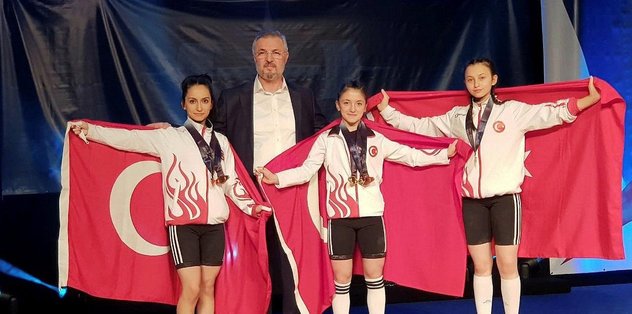Milli haltercilerden tarihi başarı