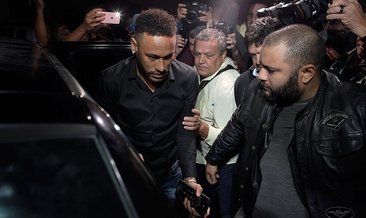 Tecavüzle suçlanan Neymar karakolda ifade verdi