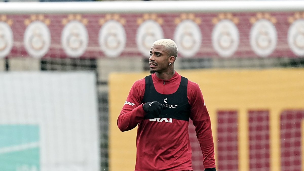 Galatasaray'da yeni transferler Mario Lemina ve Carlos Cuesta ilk antrenmanlarına çıktı! Galatasaray'da yeni transferler Mario Lemina ve Carlos Cuesta ilk antrenmanlarına çıktı!