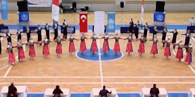 Halk Oyunları için gittiler, iltica ettiler!