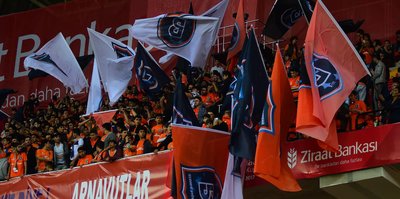 Başakşehir tribününde kavga!