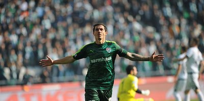 Bursaspor'da Stancu küllerinden doğdu