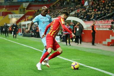 Trabzonsporlu Ekuban gözyaşlarını tutamadı