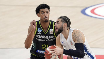 Anadolu Efes 3’te 3 yaptı