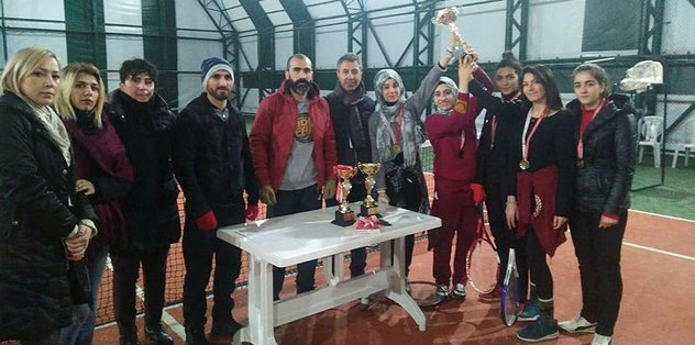 Teniste şampiyon Diyarbakır Muazzez Sümer
