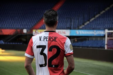 Feyenoord’ta van Persie depremi!