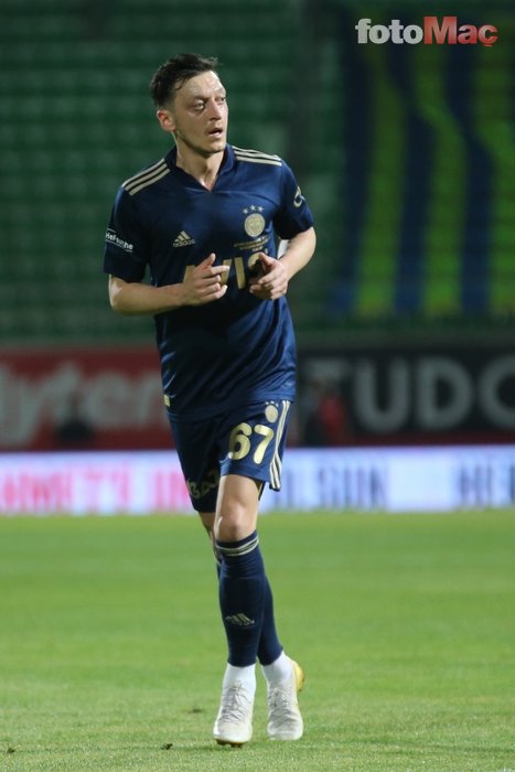 Fenerbahçe teknik direktörleri işte böyle ikna ediyor! Mesut Özil...