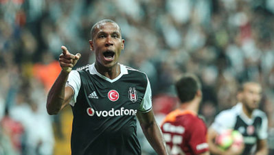 "Çingene Ricardo topu kafama at!"