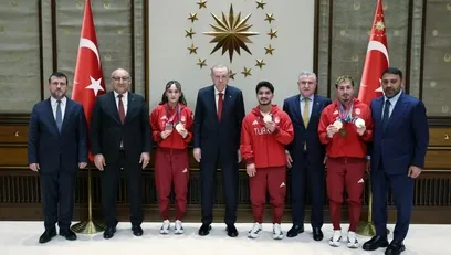 Başkan Recep Tayyip Erdoğan Dünya Şampiyonu haltercilerimizi kabul etti