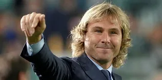 Pavel Nedved sahalara dönüyor!