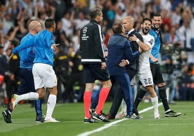 Zinedine Zidane 8 oyuncunun biletini kesti