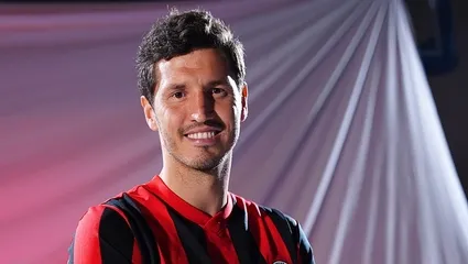 Salih imzayı attı