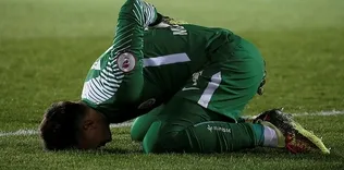 Muslera acı içinde oynadı