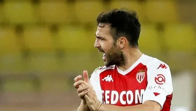 Fabregas’tan sürpriz imza