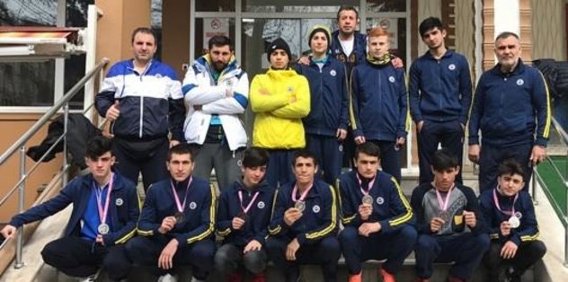 Fenerbahçe Boks Şubesi sporcuları yarı finalde