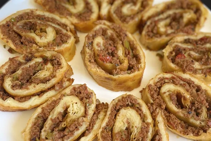 lahmacun-boregi-tarifi-lahmacun-boregi-nasil-yapilir-malzemeleri-ve-puf-noktalari-nelerdir-1704368291931.jpg LAHMACUN BÖREĞİ TARİFİ - Lahmacun Böreği yapılışı, malzemeleri ve püf noktaları.. - 2