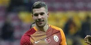 Podolski futbol gündemini salladı