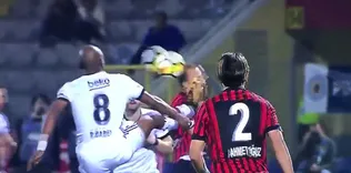 Ryan Babel sosyal medyayı salladı