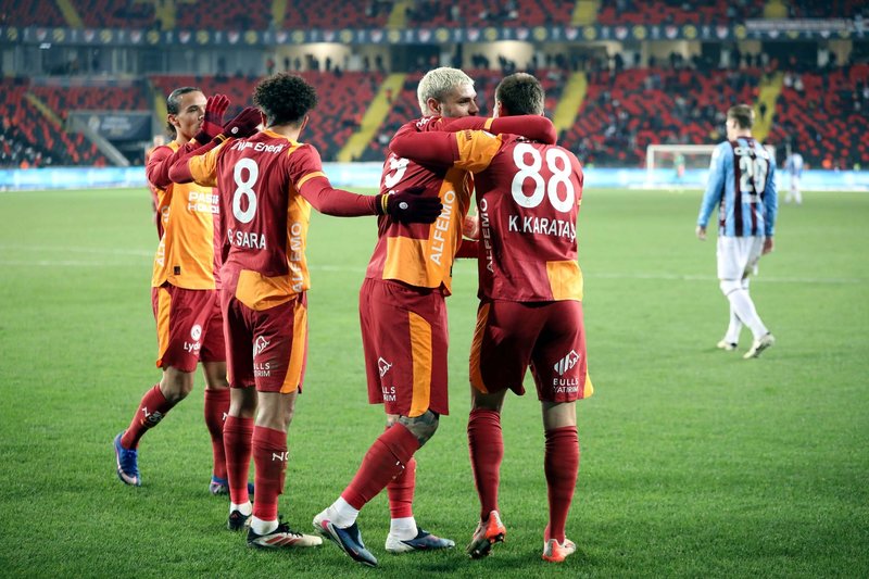 fenerbahce-galatasaray-super-kupa-finali-ne-zaman-fb-gs-derbisi-nerede-oynanacak-1767722036936.jpg