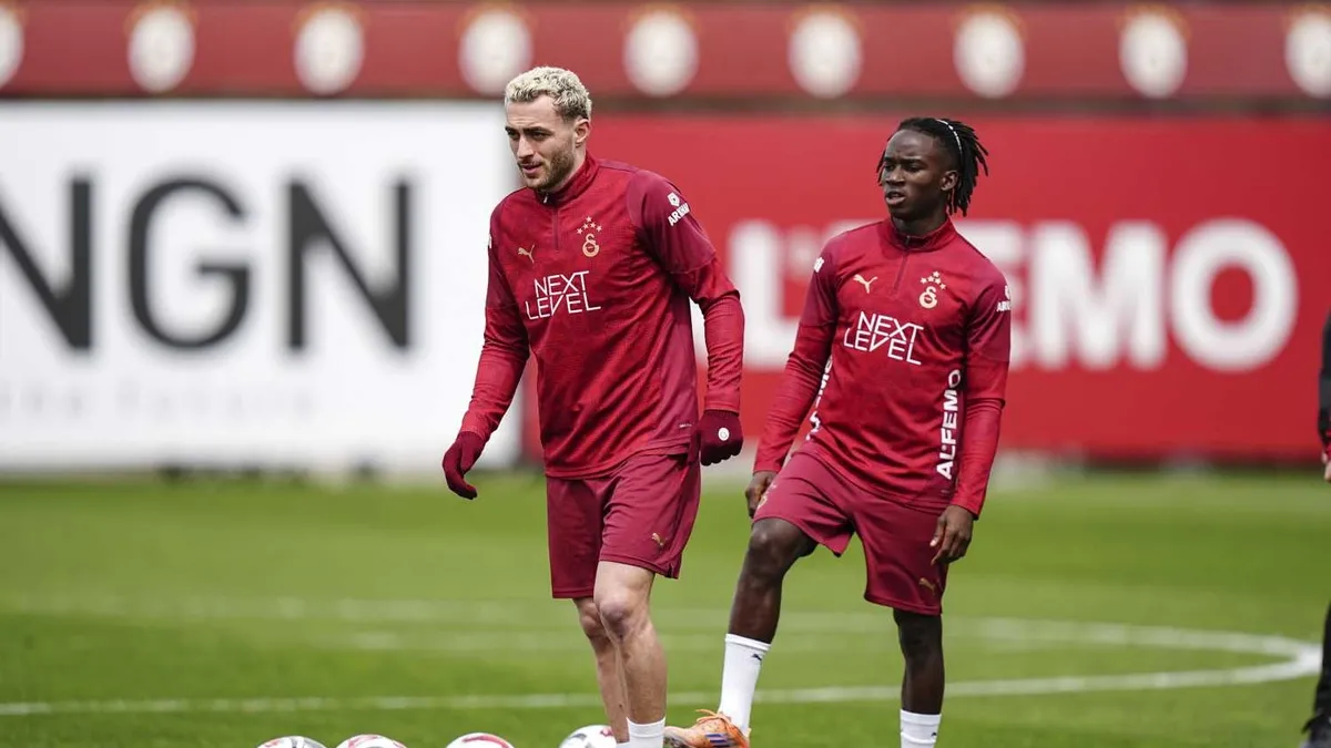 Galatasaray'da sürpriz karar: O futbolcu takımda kalıyor