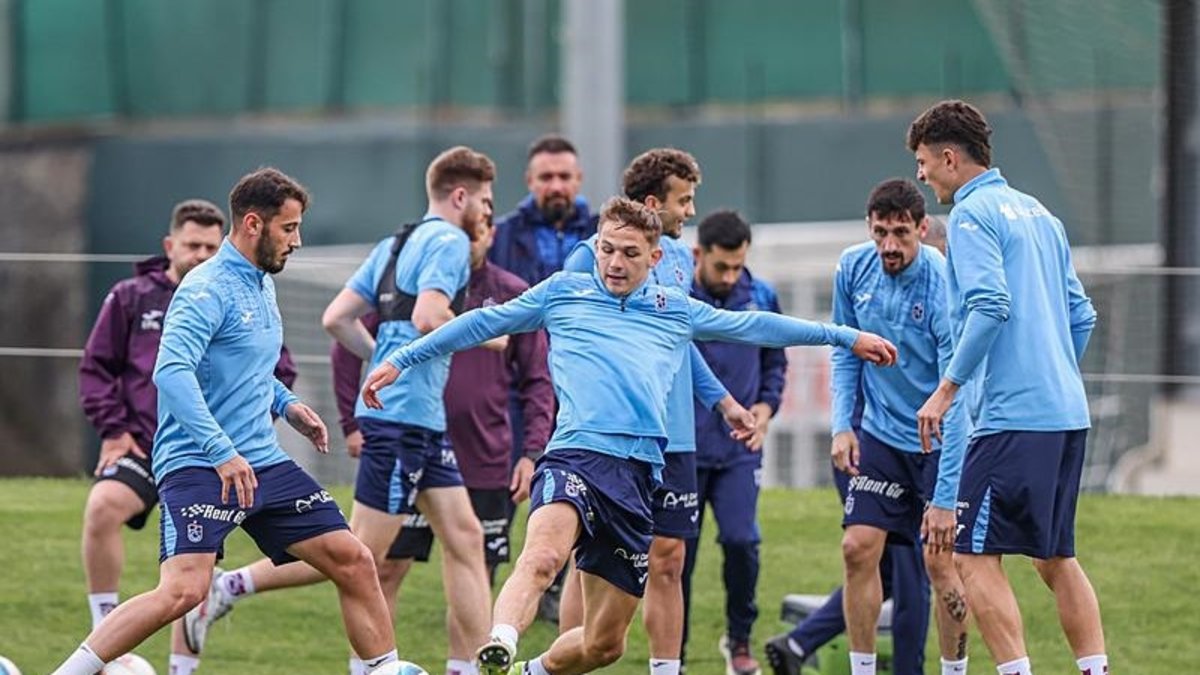 Trabzonspor'un Onvo Antalyaspor maçı kamp kadrosu açıklandı! Trabzonspor'un Onvo Antalyaspor maçı kamp kadrosu açıklandı!
