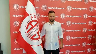 Hakan Özmert 1 yıl daha Antalyaspor’da