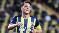 Mesut Özil beklemede