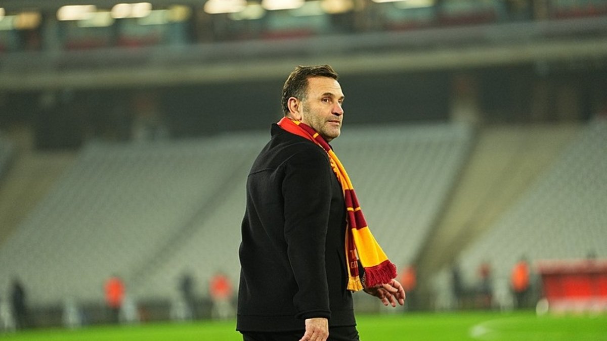 Galatasaray'dan Okan Buruk kararı! Gelecek sezon...